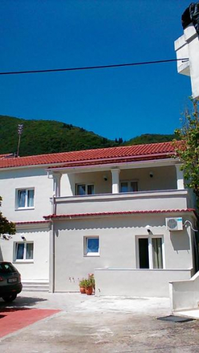  Gorgona apartments & studios  Ипсос
